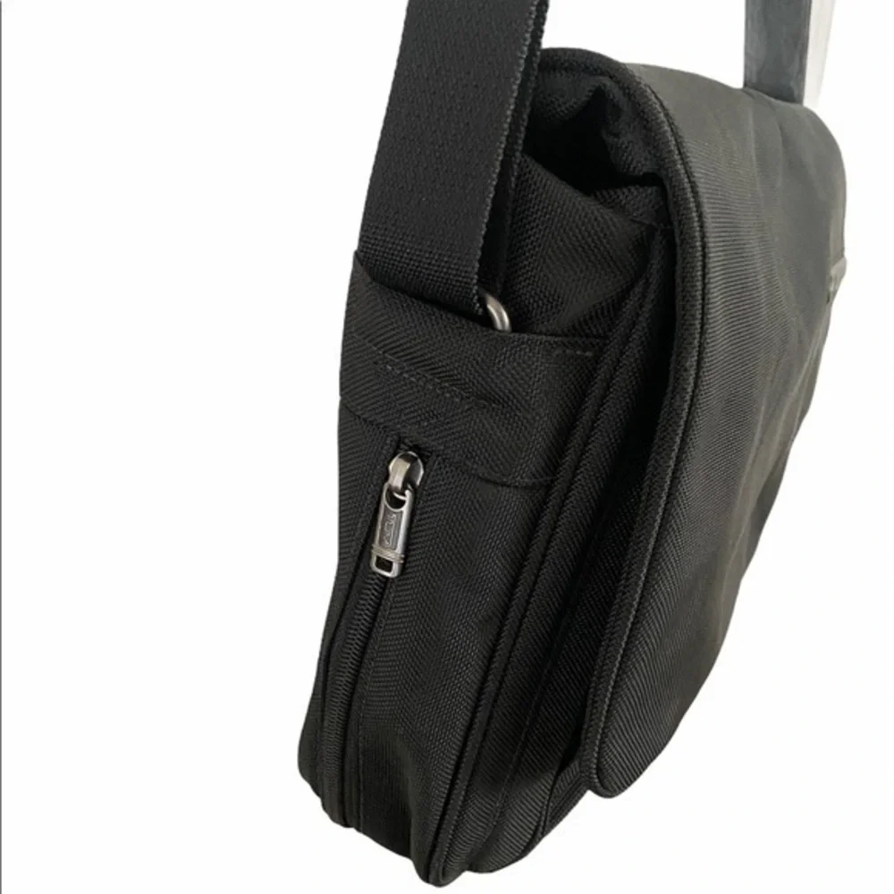 Tumi Alpha Black Messenger Laptop Work Travel Bag‎